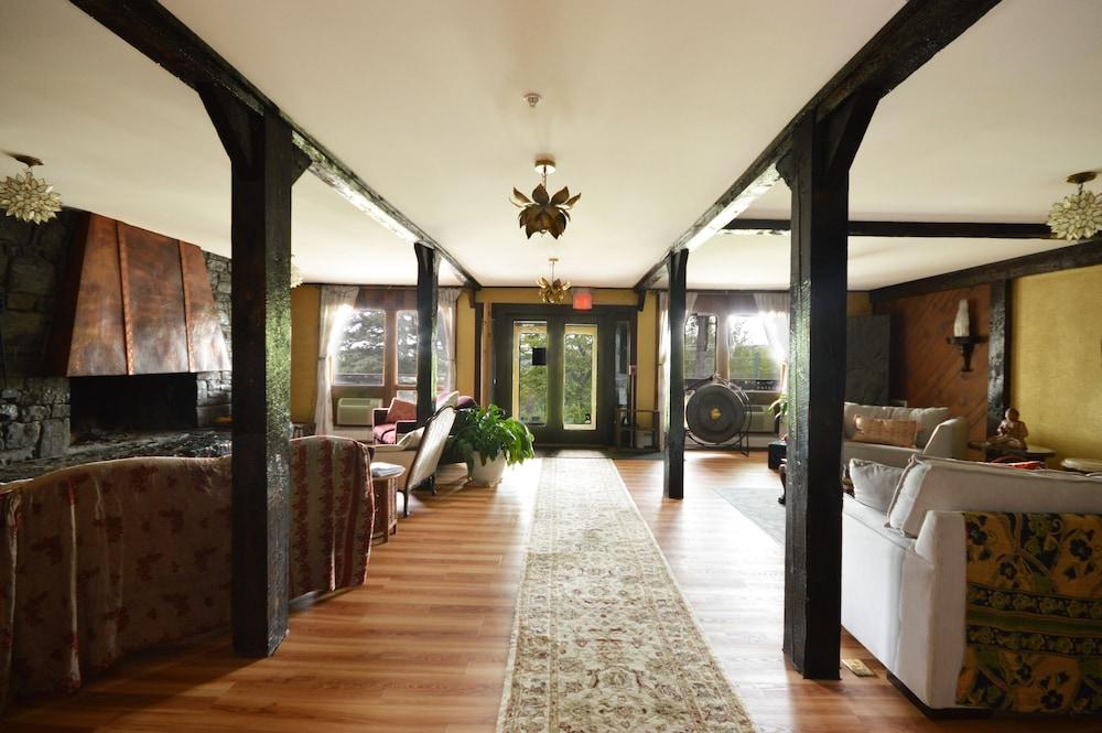 Lotus Mountain Retreat photo 6