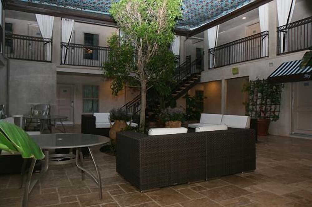 L.A. Sky Boutique Hotel photo 54