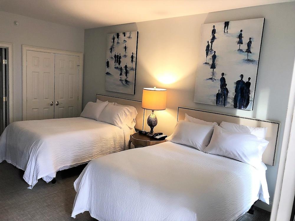 Carriage House Inn photo 7