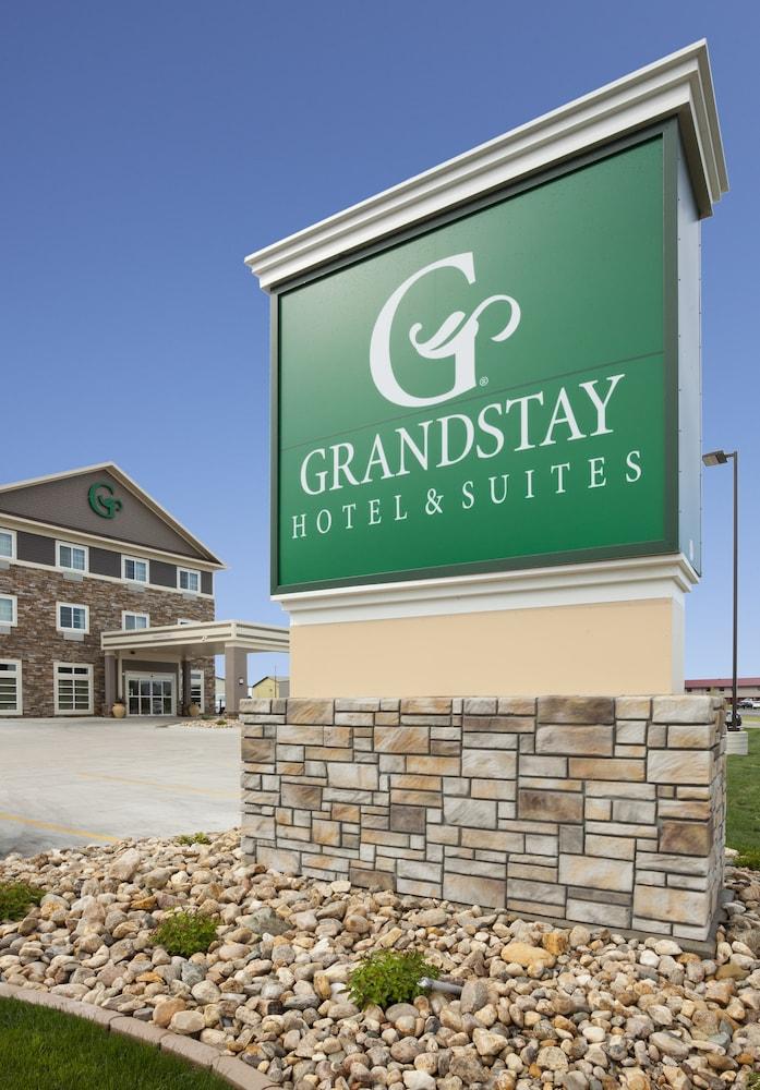 GrandStay Hotel and Suites photo 40