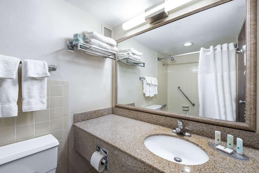 Quality Inn & Suites Albert Lea photo 15