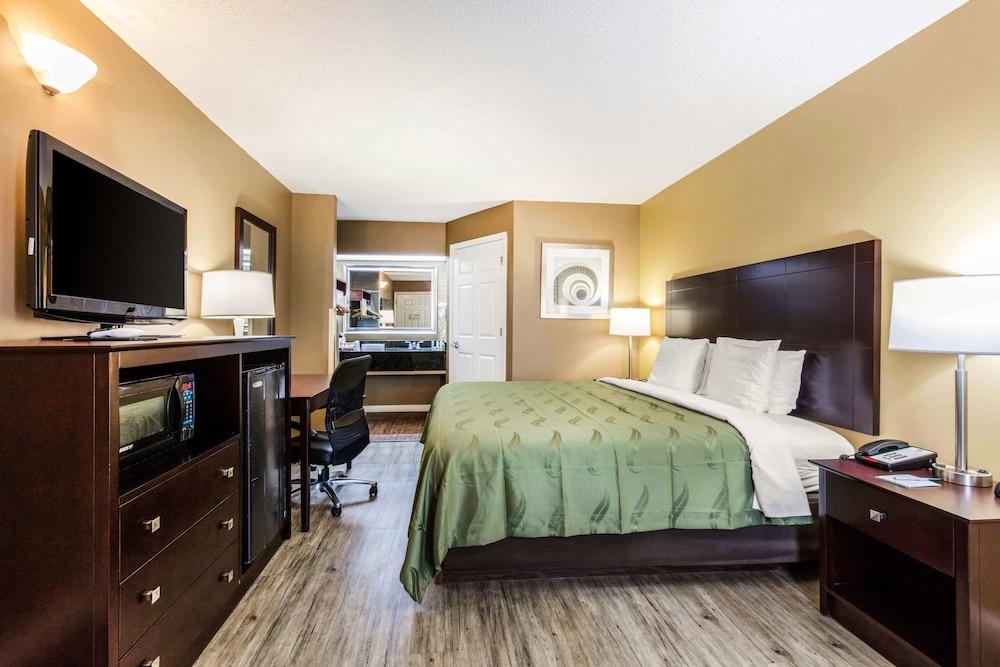 Quality Inn Bessemer I-20 exit 108 photo 9