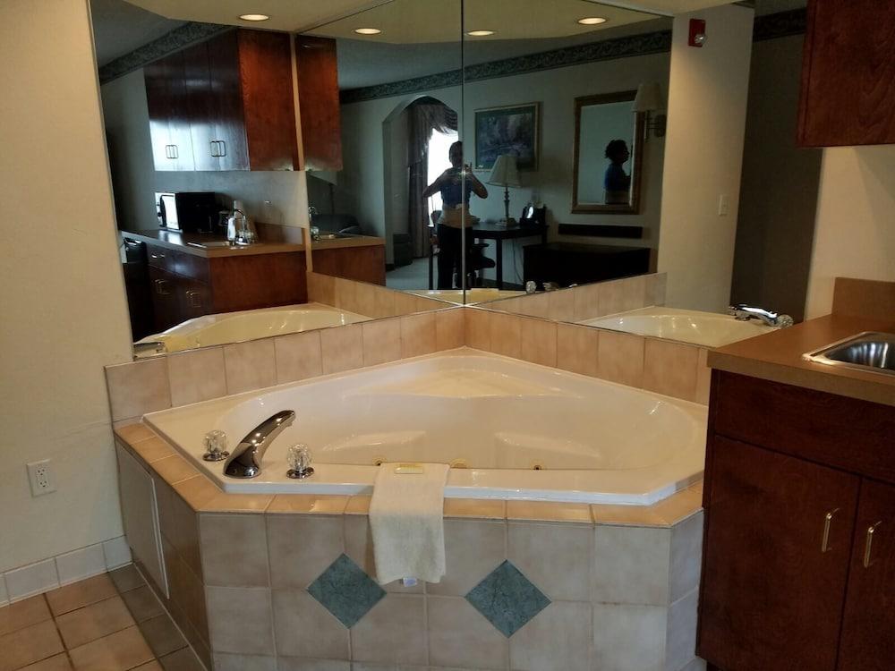 American Inn & Suites - High Point NC photo 9