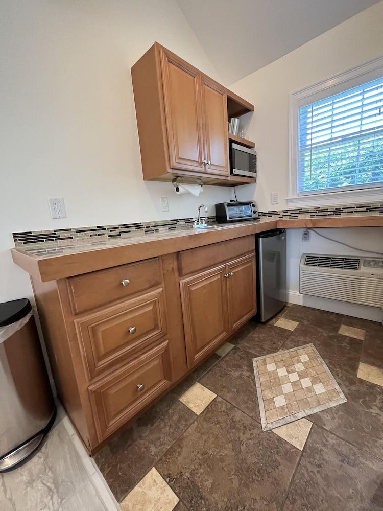 Beach Breeze Inn photo 42