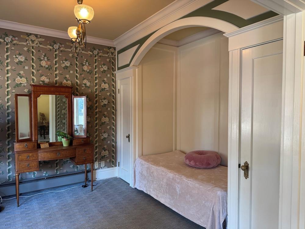 Nob Hill Inn photo 4