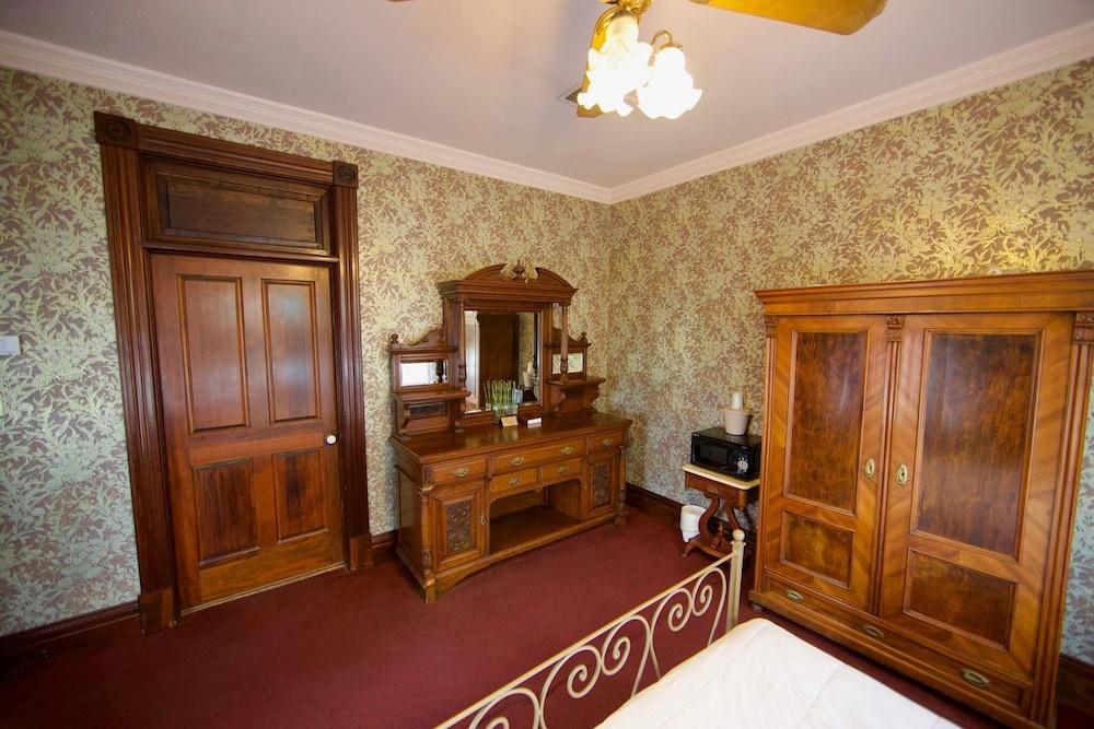 Irwin Street Inn photo 17