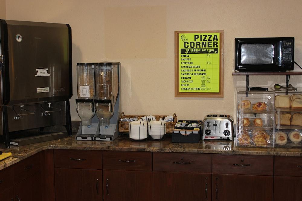 StayInn - Grand Forks photo 5