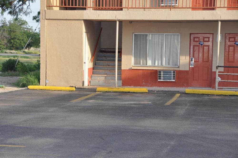 Budget Inn photo 8