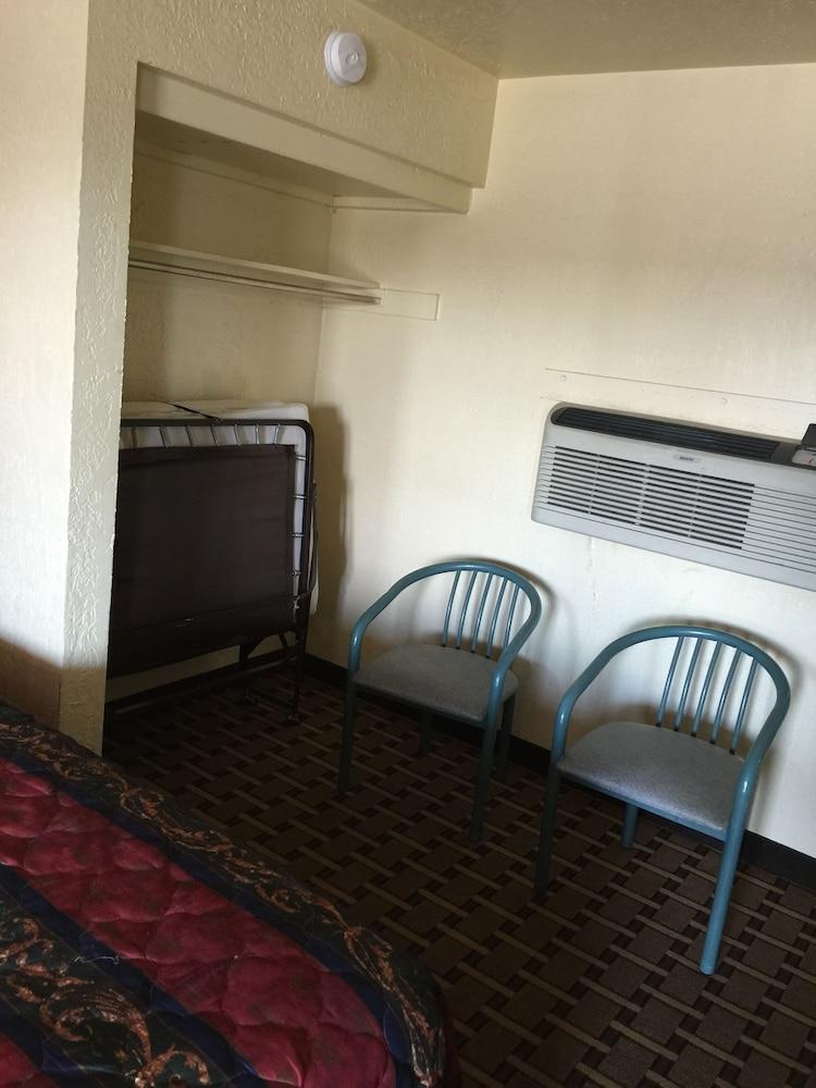 Encore Motel photo 46