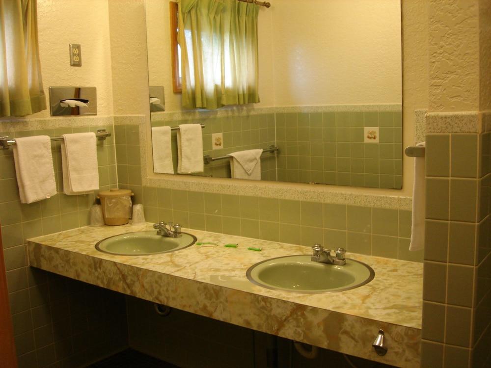 Nevada Inn photo 25