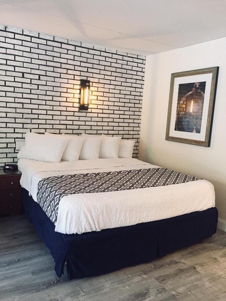 Penn Lodge Hotel & Suites photo 1