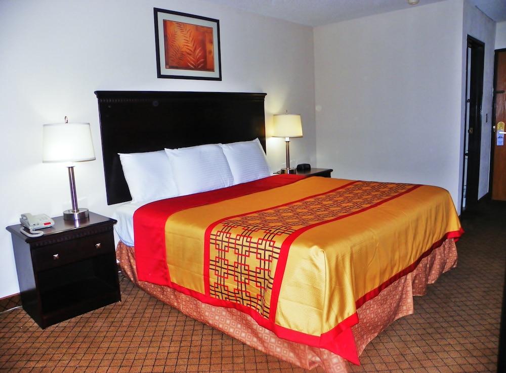 Royalton Inn & Suites photo 12