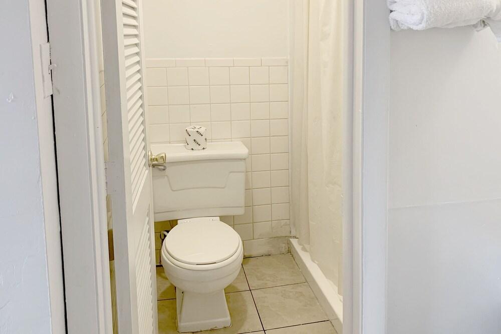 Four Keys Inn photo 26