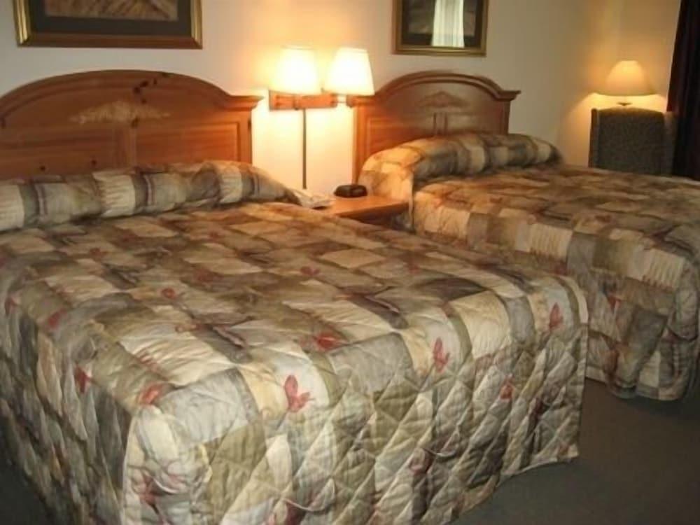 Crossings by GrandStay Inn and Suites photo 14