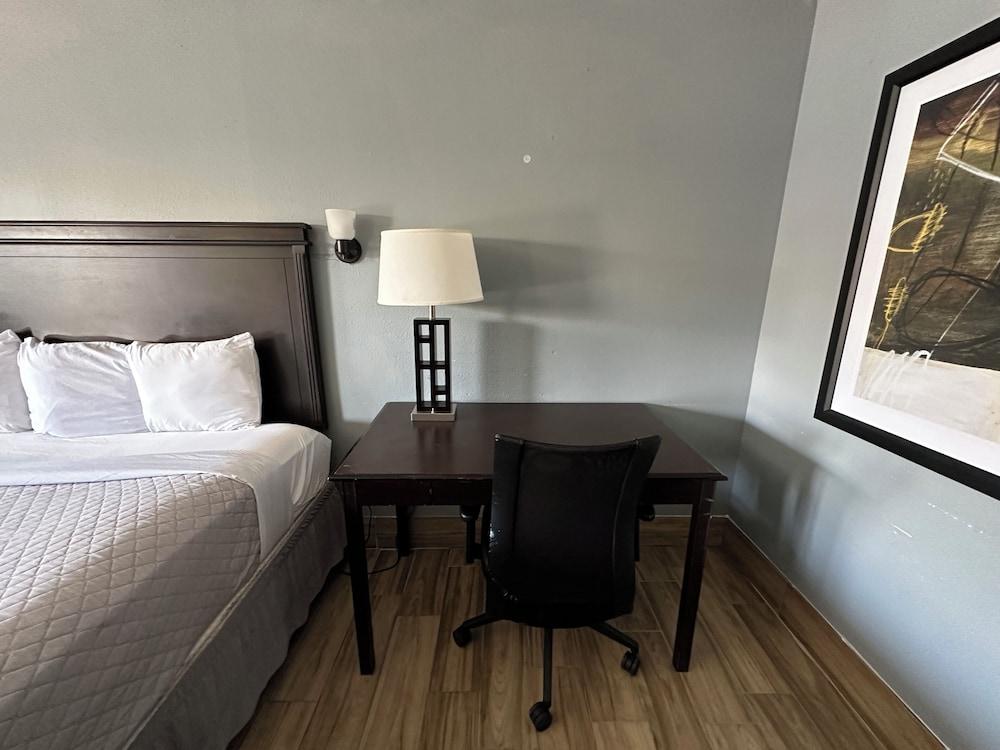 Home Suites Hill Country photo 4
