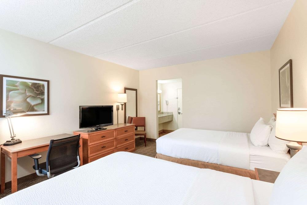 La Quinta Inn & Suites by Wyndham Jacksonville Mandarin photo 8