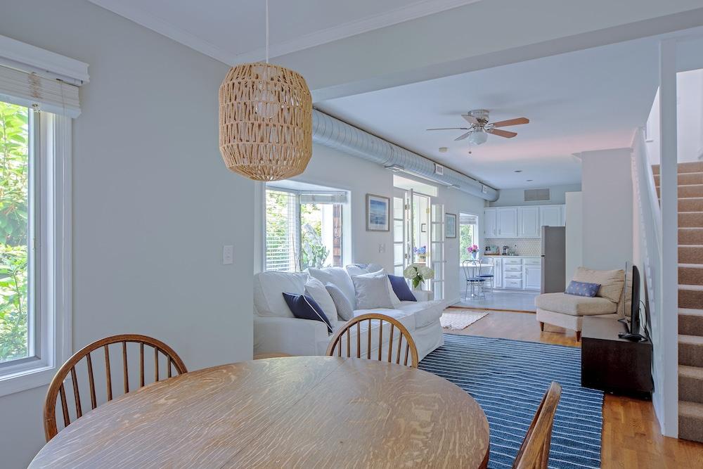 Bellport Inn photo 26