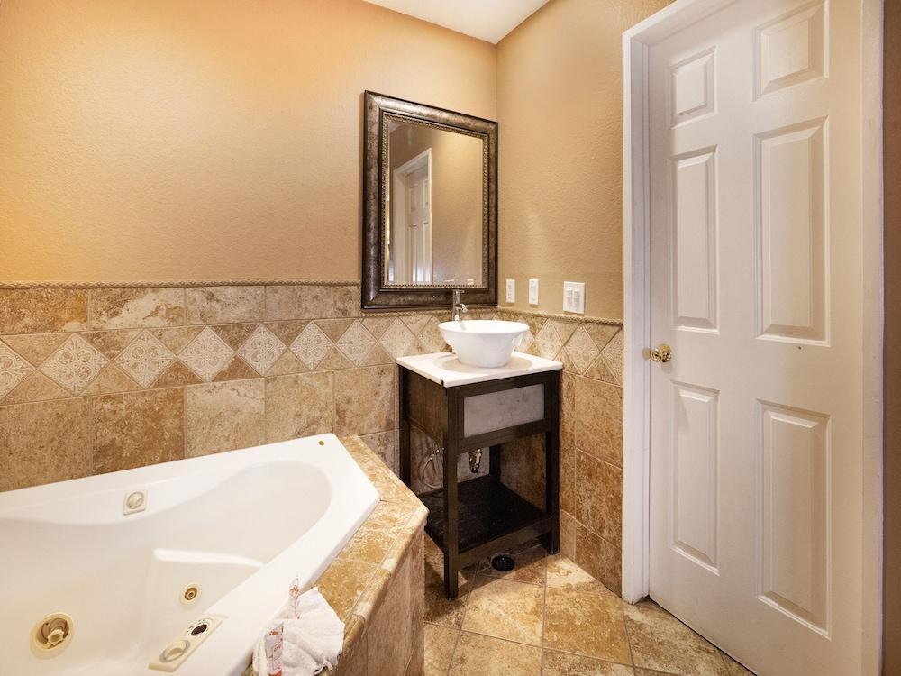 Hotel Avenida Victorville I 15 photo 27