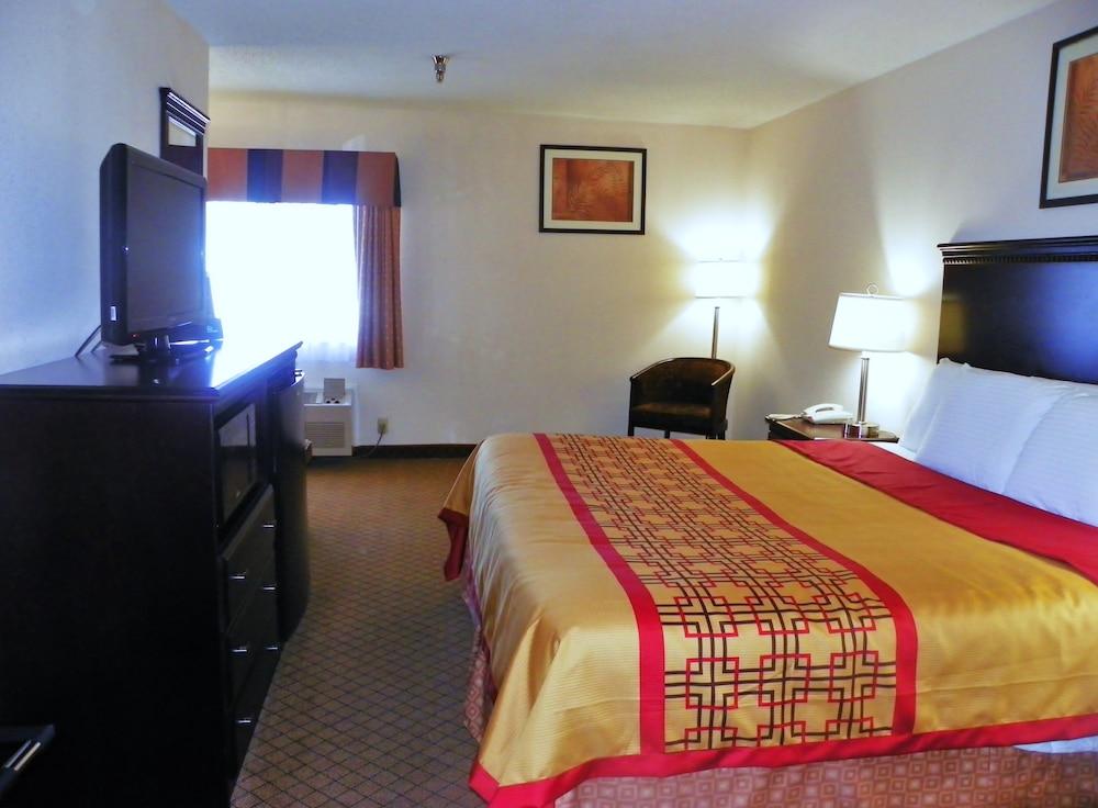 Royalton Inn & Suites photo 18