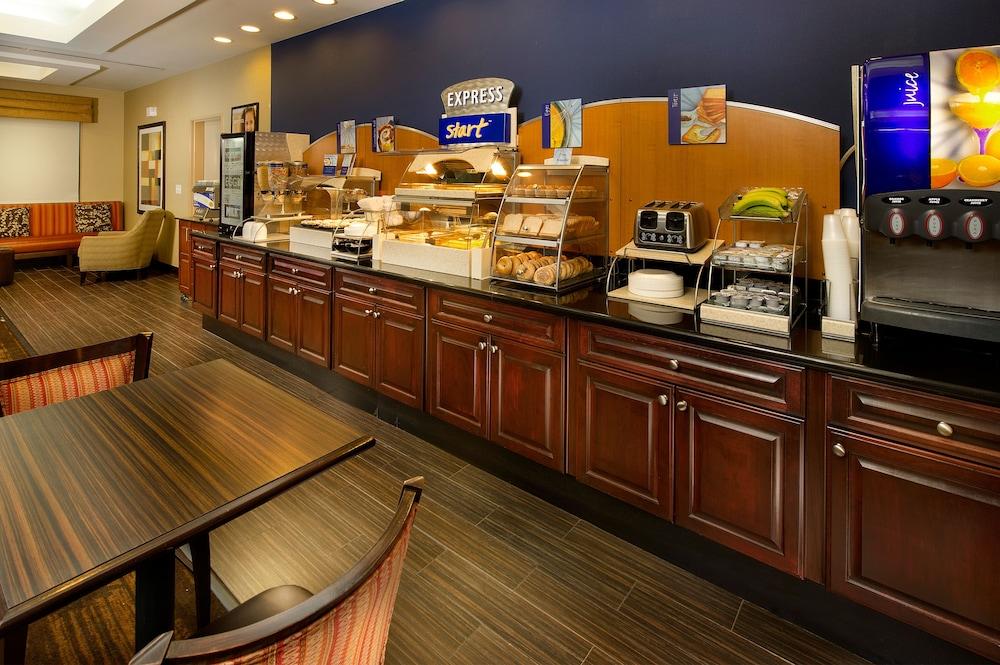 Holiday Inn Express Hotel & Suites Uvalde by IHG photo 28