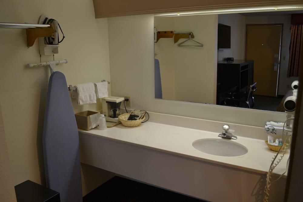 PepperTree Inn photo 10