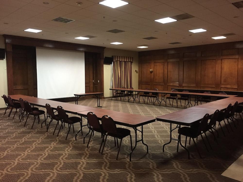 Ashmore Inn and Suites photo 20
