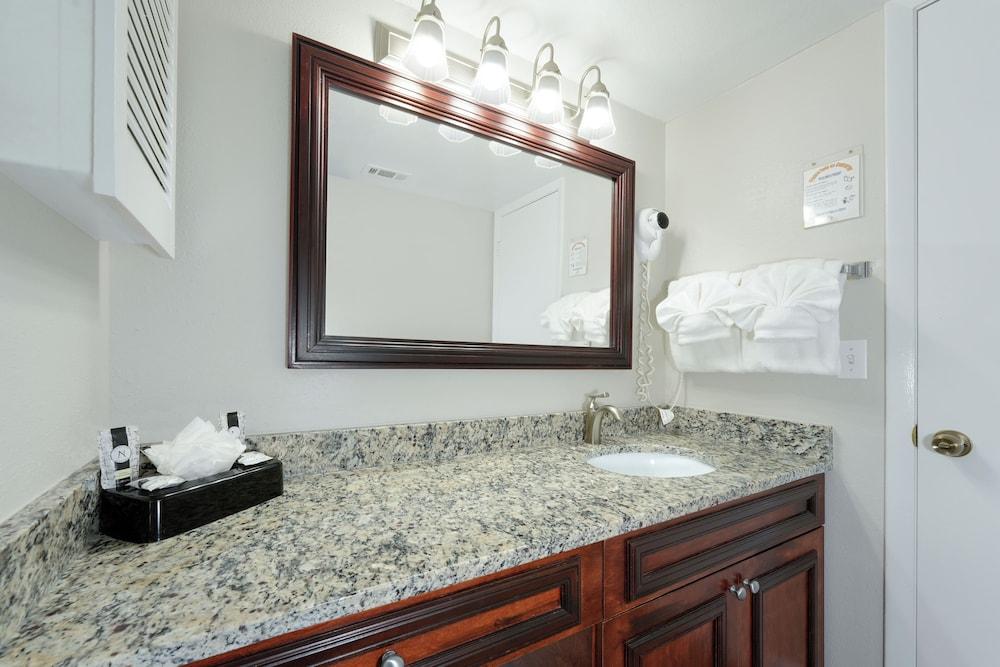 Parc Corniche Condominium Suite Hotel photo 31