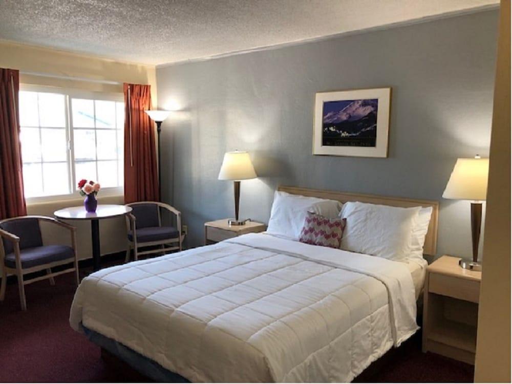 Pine Needles Inn photo 10