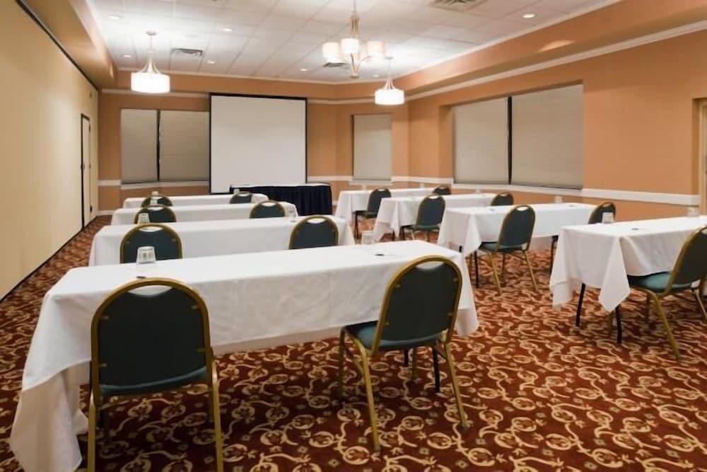 Hampton Inn Glendale Milwaukee, WI photo 13