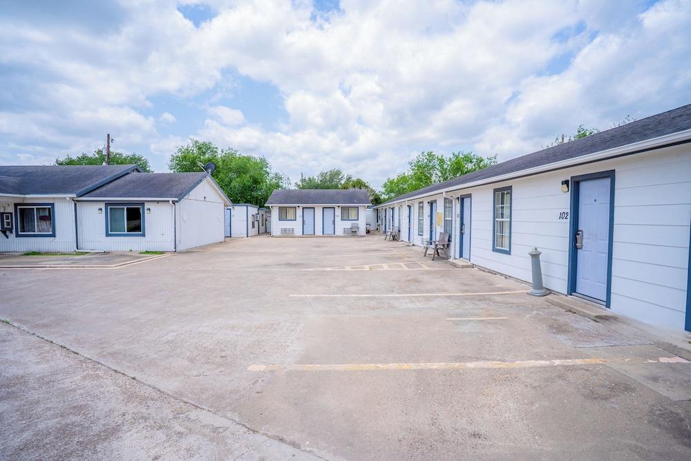 OYO Budget Inn Falfurrias Hwy 281 photo 6