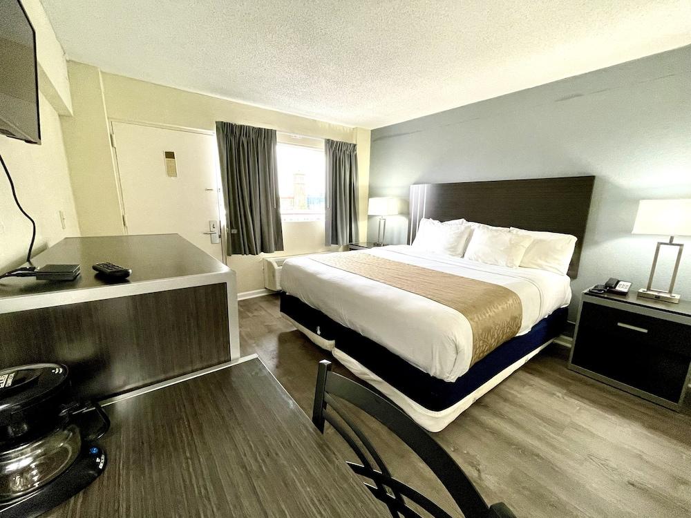Red Carpet Inn & Suites photo 31