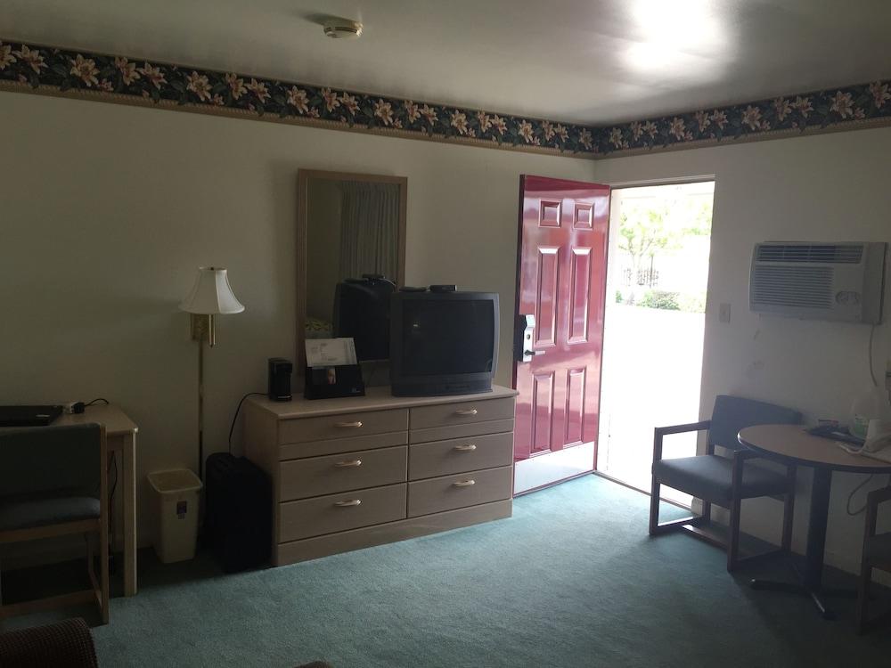 Prestige Inn West Lafayette photo 11