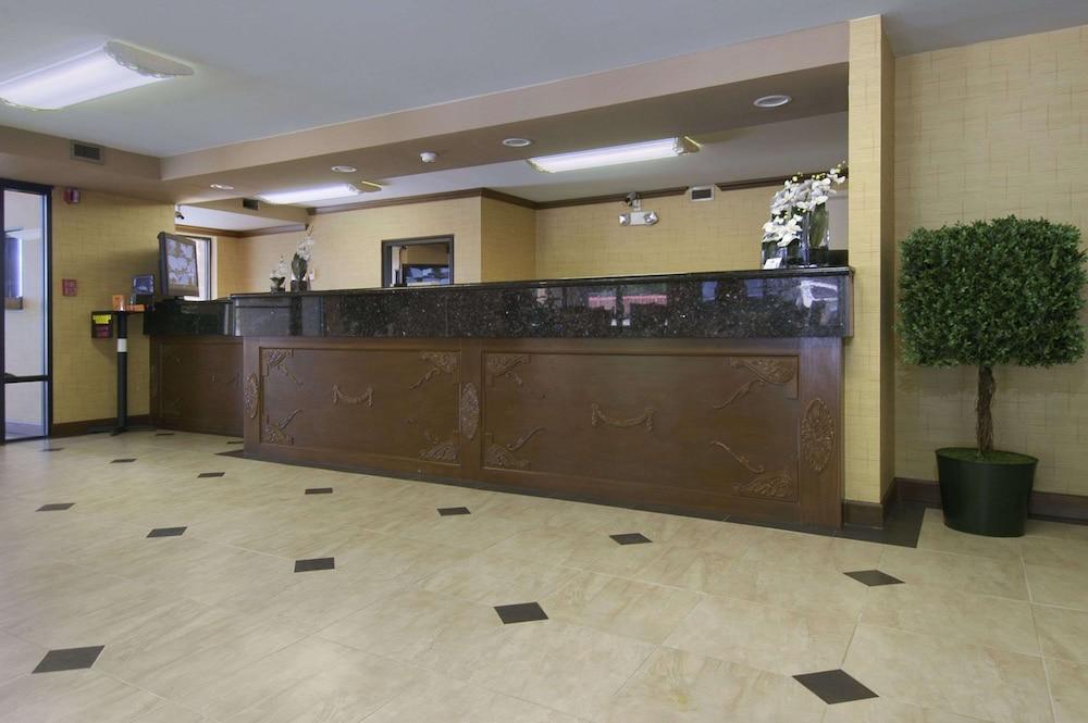 Red Roof Inn Leeds photo 3