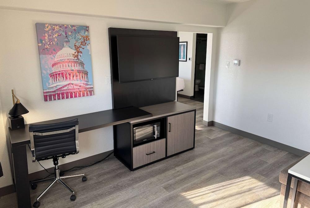 Holiday Inn Express And Suites Washington Dc Noma by IHG photo 51