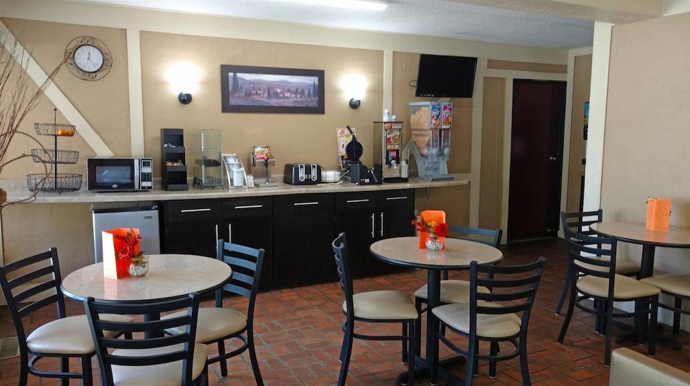 Americas Inn photo 19