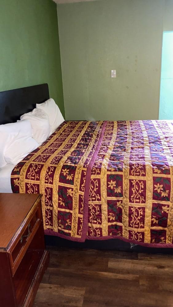 Trailway Motel photo 2