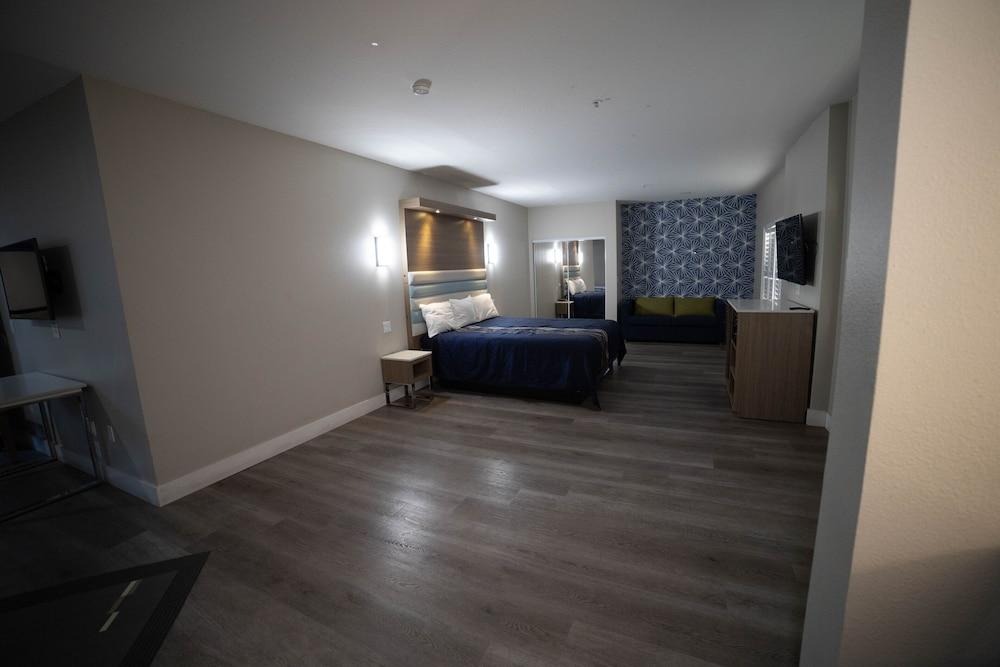 Mid City Inn and Suites photo 14