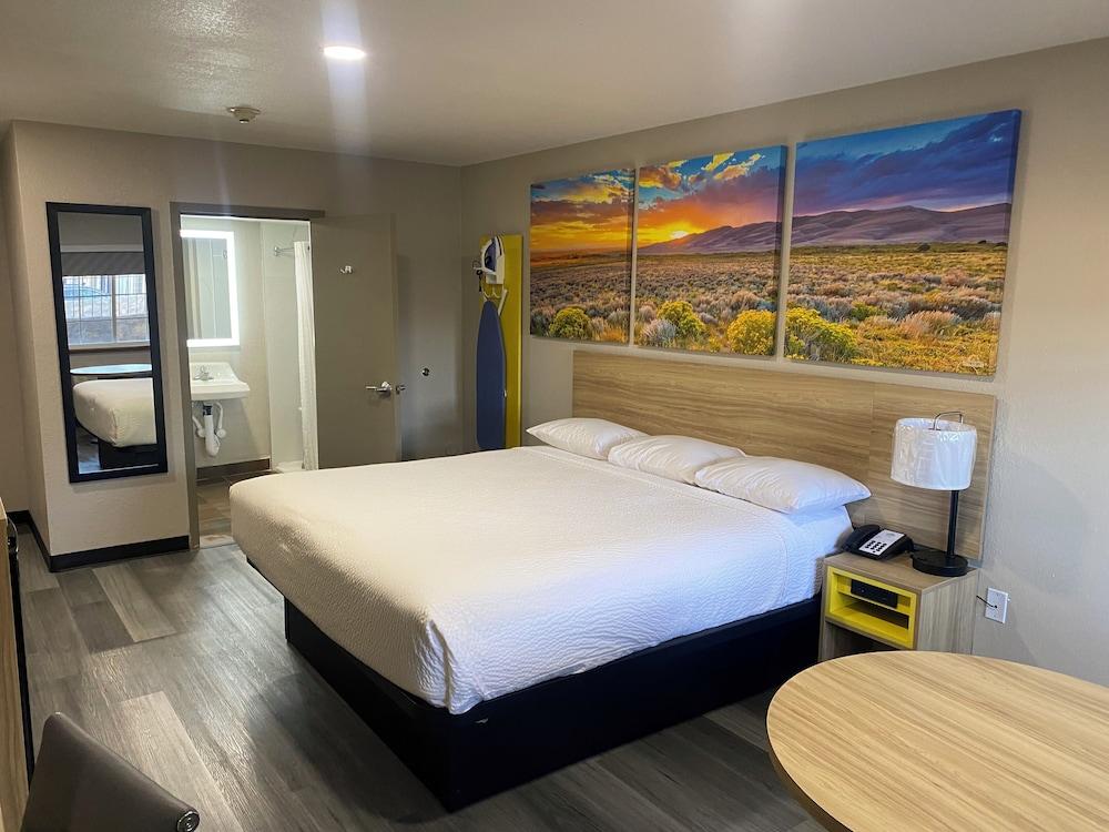 Days Inn by Wyndham El Paso West photo 5