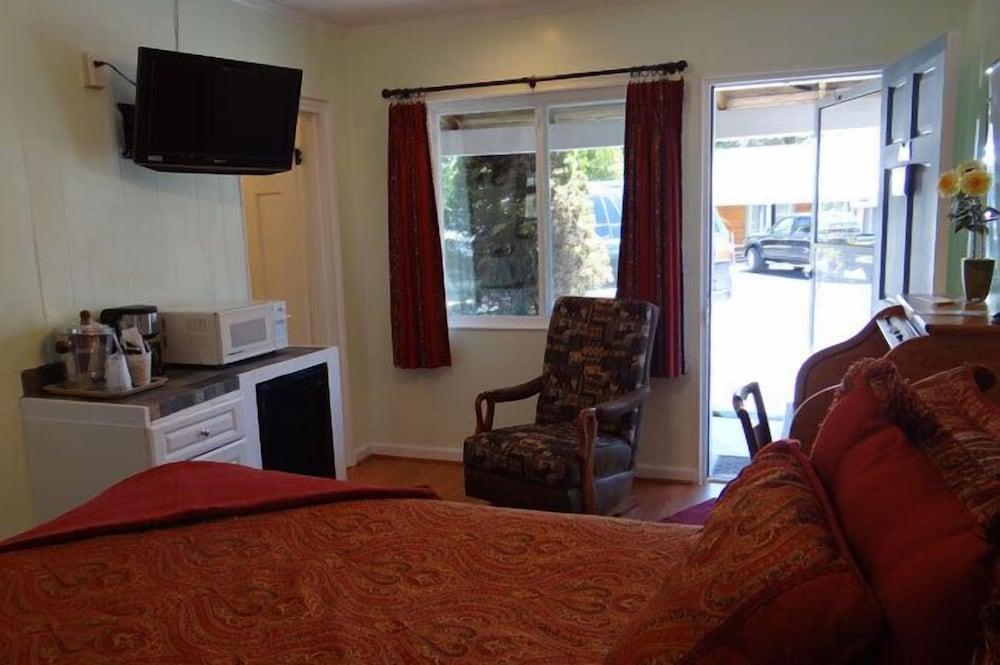 The Homestead Inn photo 16