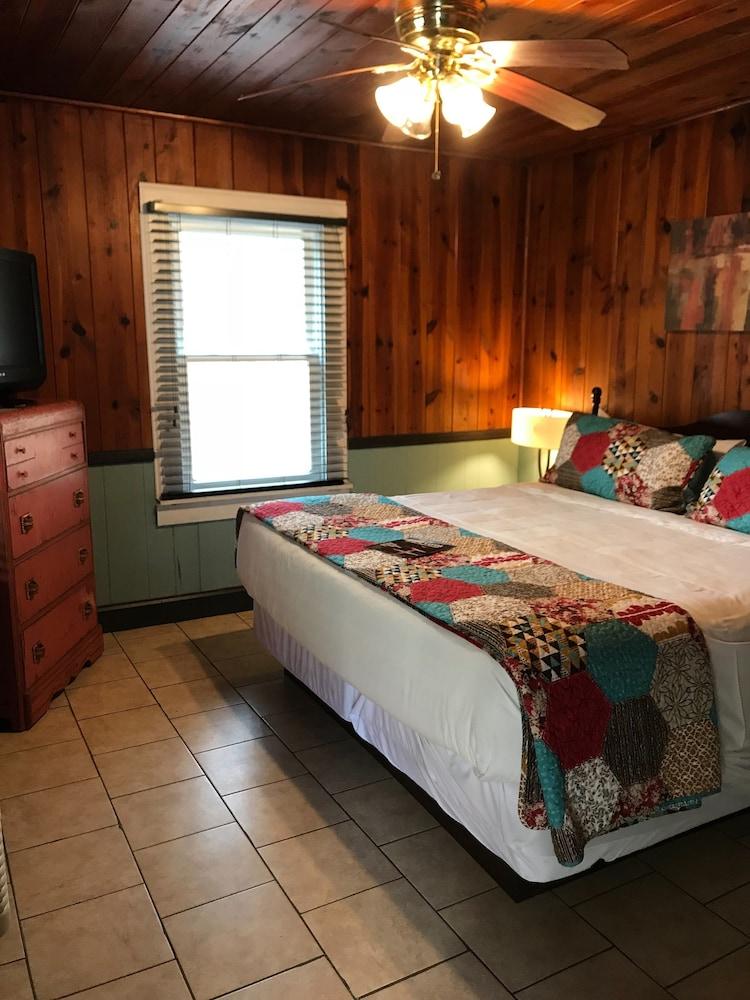 The Riverside Lodge at Chimney Rock photo 50