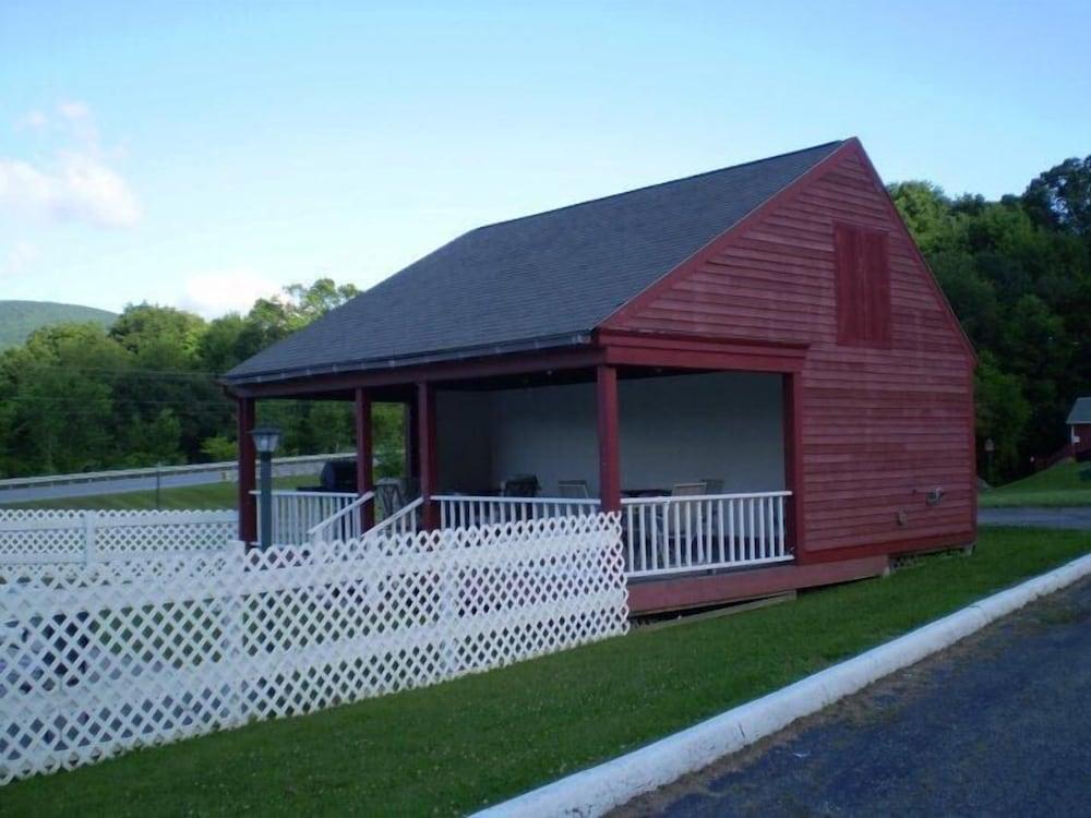Ladd Brook Inn photo 15