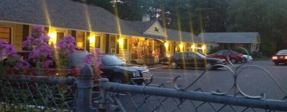 Lake Winnipesaukee Motel photo 65