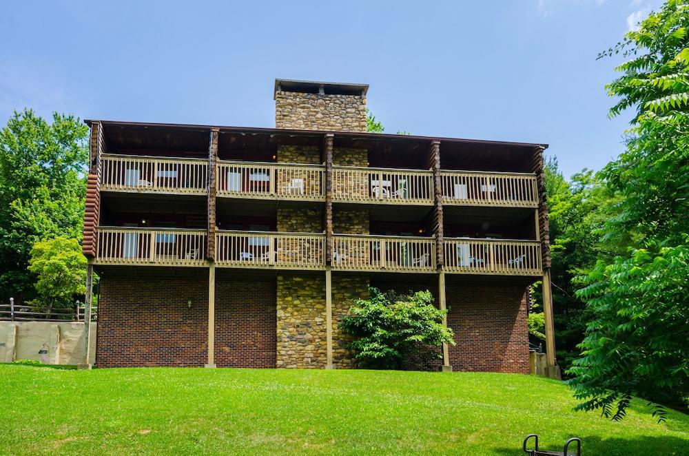 Highland Hills Motel and Cabins – A Master Hosts Resort photo 4