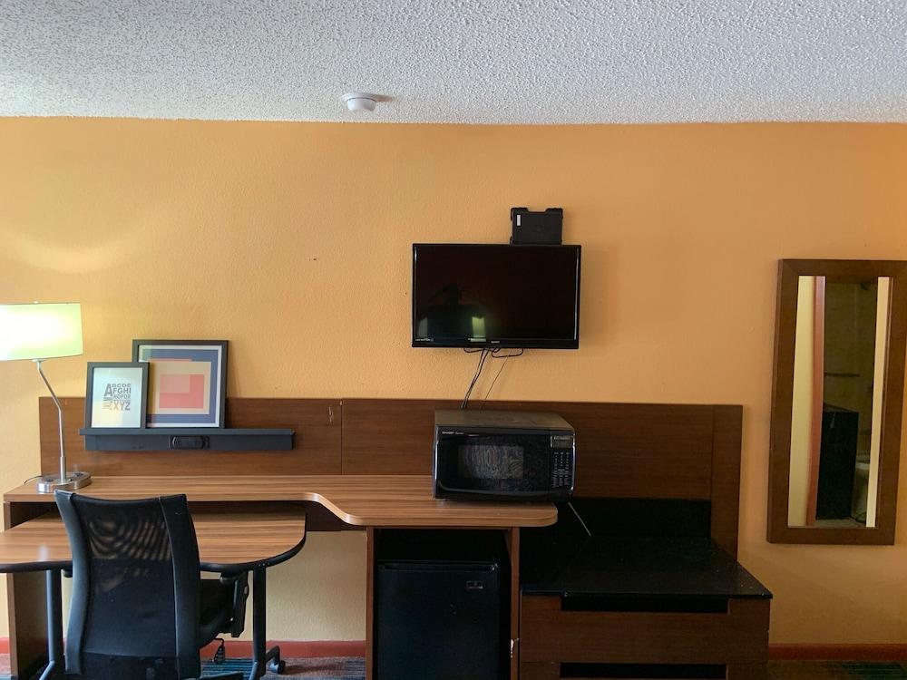 Luxury Inn & Suites Forrest City photo 17