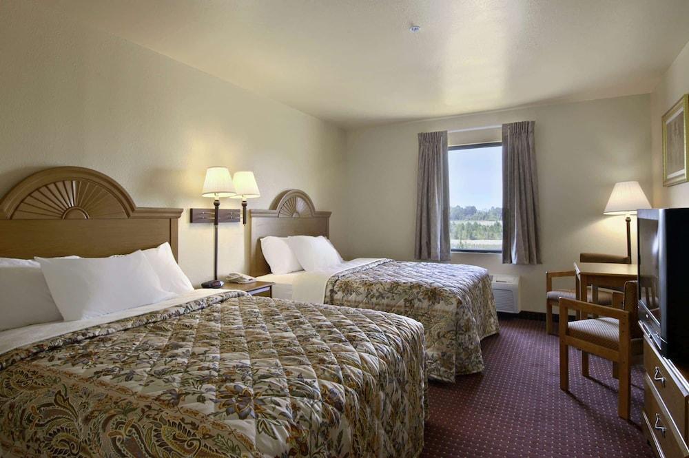 Days Inn by Wyndham Centre photo 7