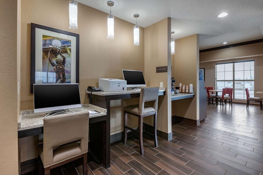 Comfort Inn & Suites Cedar Rapids CID Eastern Iowa Airport photo 53