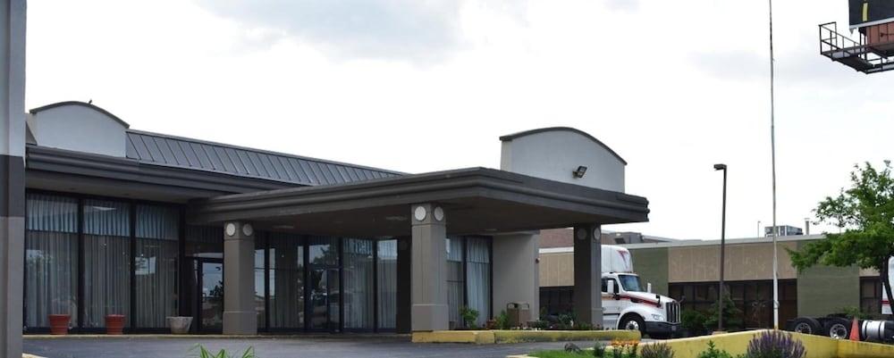 FairBridge Inn Express Melrose Park photo 21