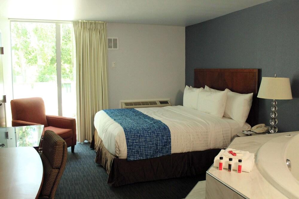 Travelodge by Wyndham Elkhart photo 17