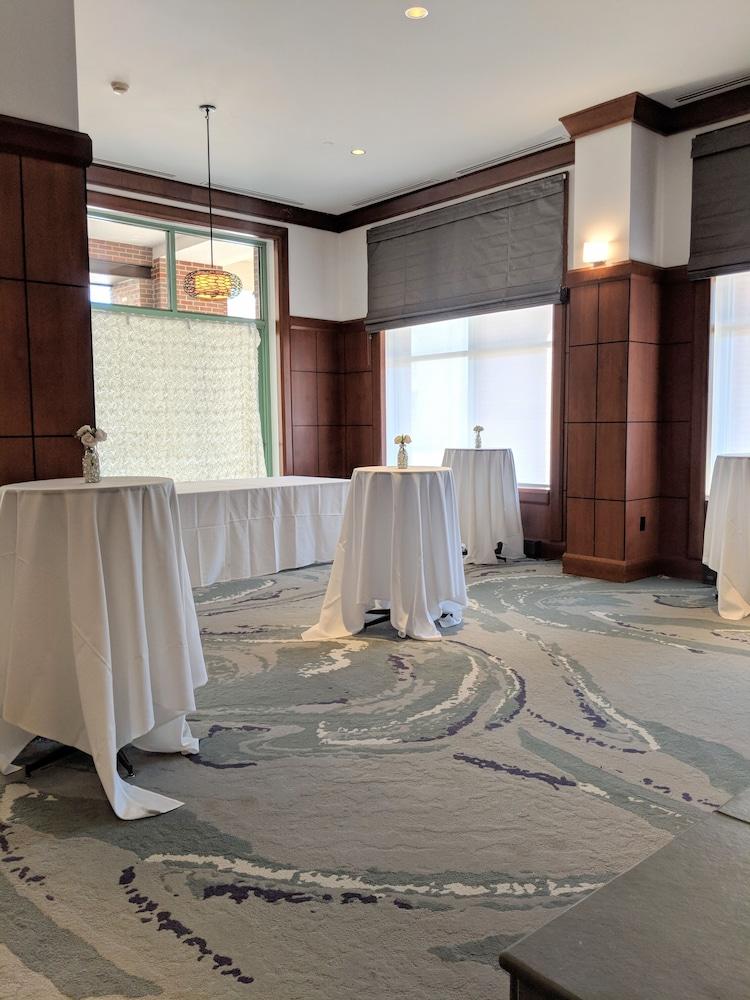 Hilton Garden Inn Chicago North Shore/Evanston photo 48
