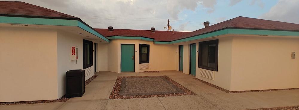 Casa Blanca Inn and Suites photo 12